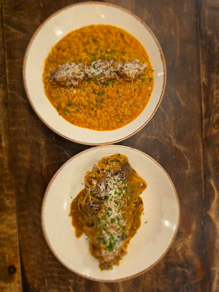 Slow-cooked plates with orzo and pasta