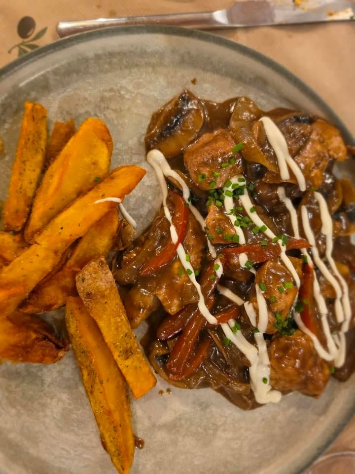 Τηγανιά με μανιτάρια, πιπεριές και πατάτες — menu με νου, Χώρα Νάξου