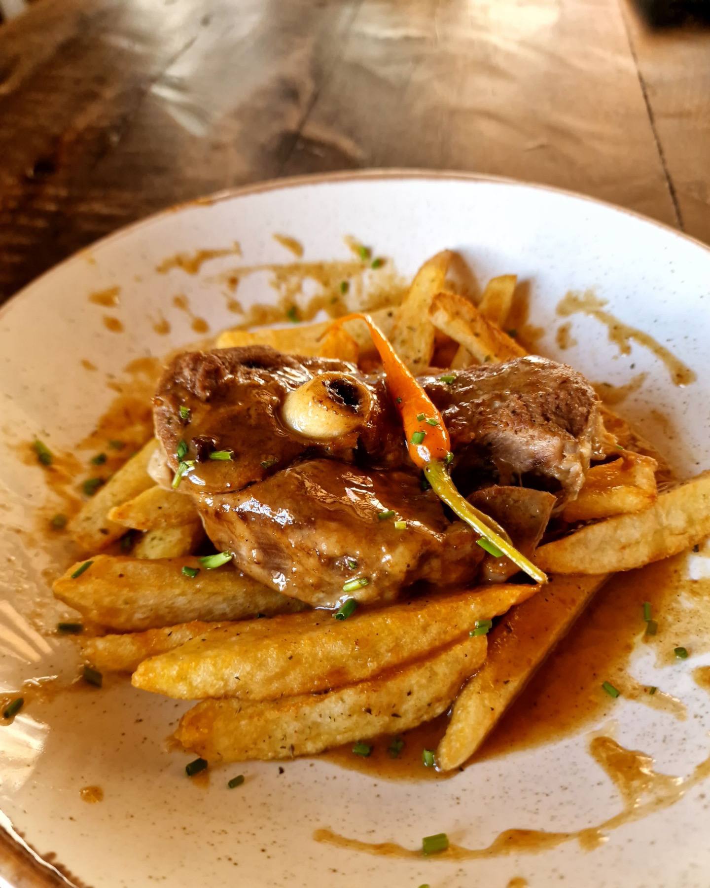 Αρνί με λεμονάτη σάλτσα